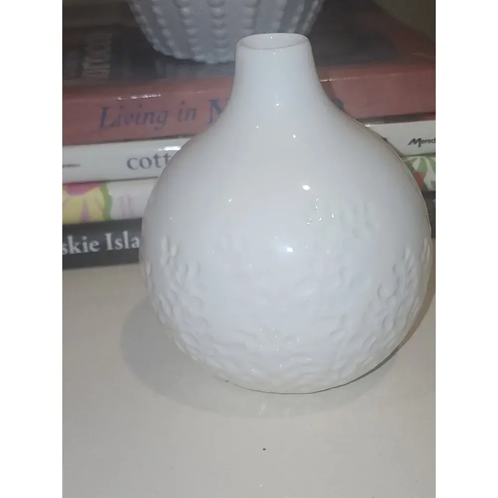 Crate and Barrel Lucy White Bud Vase 5.5